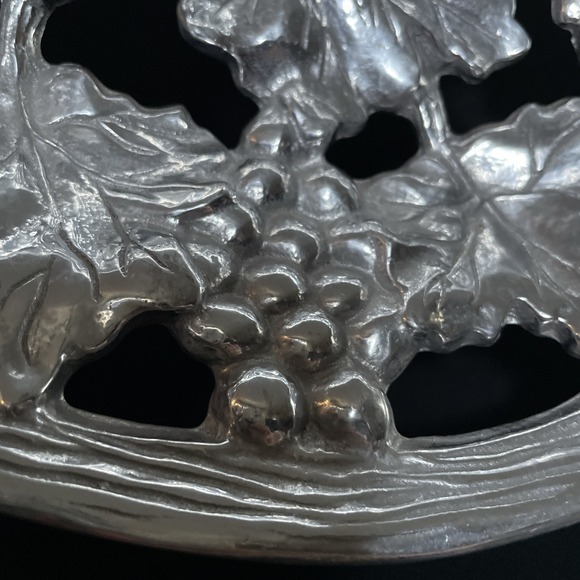 Wilton Silver Color Armetale Bread Fruit Hot Cold Bowl Basket Grape Leaf Pattern - Picture 3 of 7